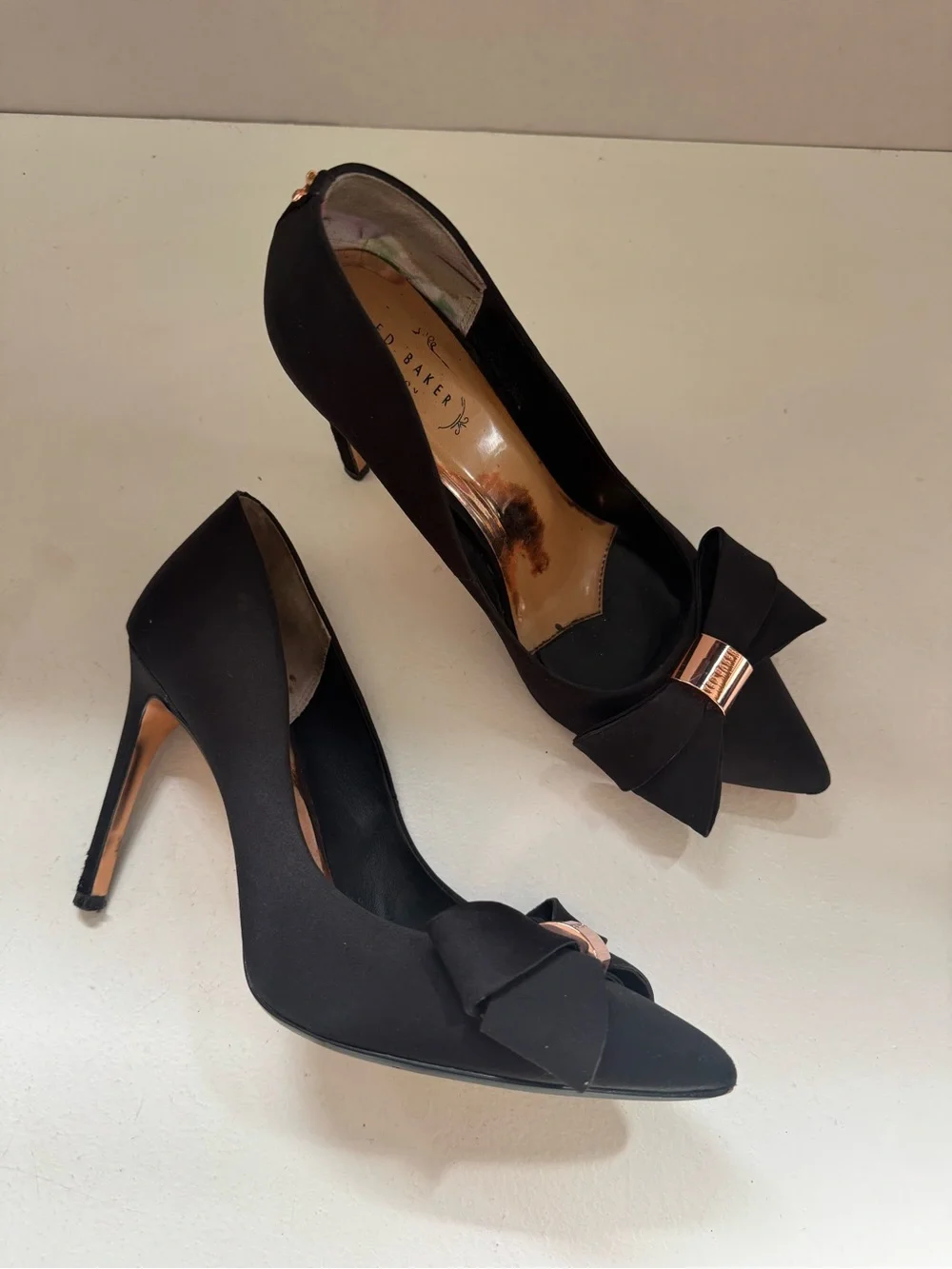 Ted Baker London Black Satin Bow Pumps Heels Rose Gold Pointed Toe 39.5